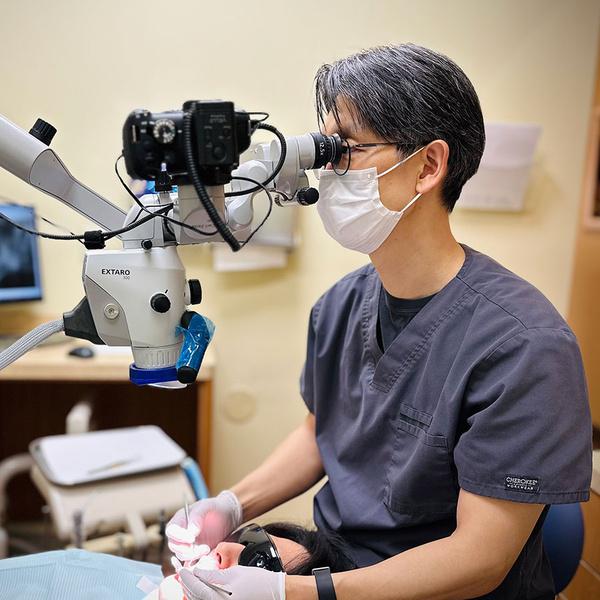 Dr. Inkook Park using Zeiss Microscopy